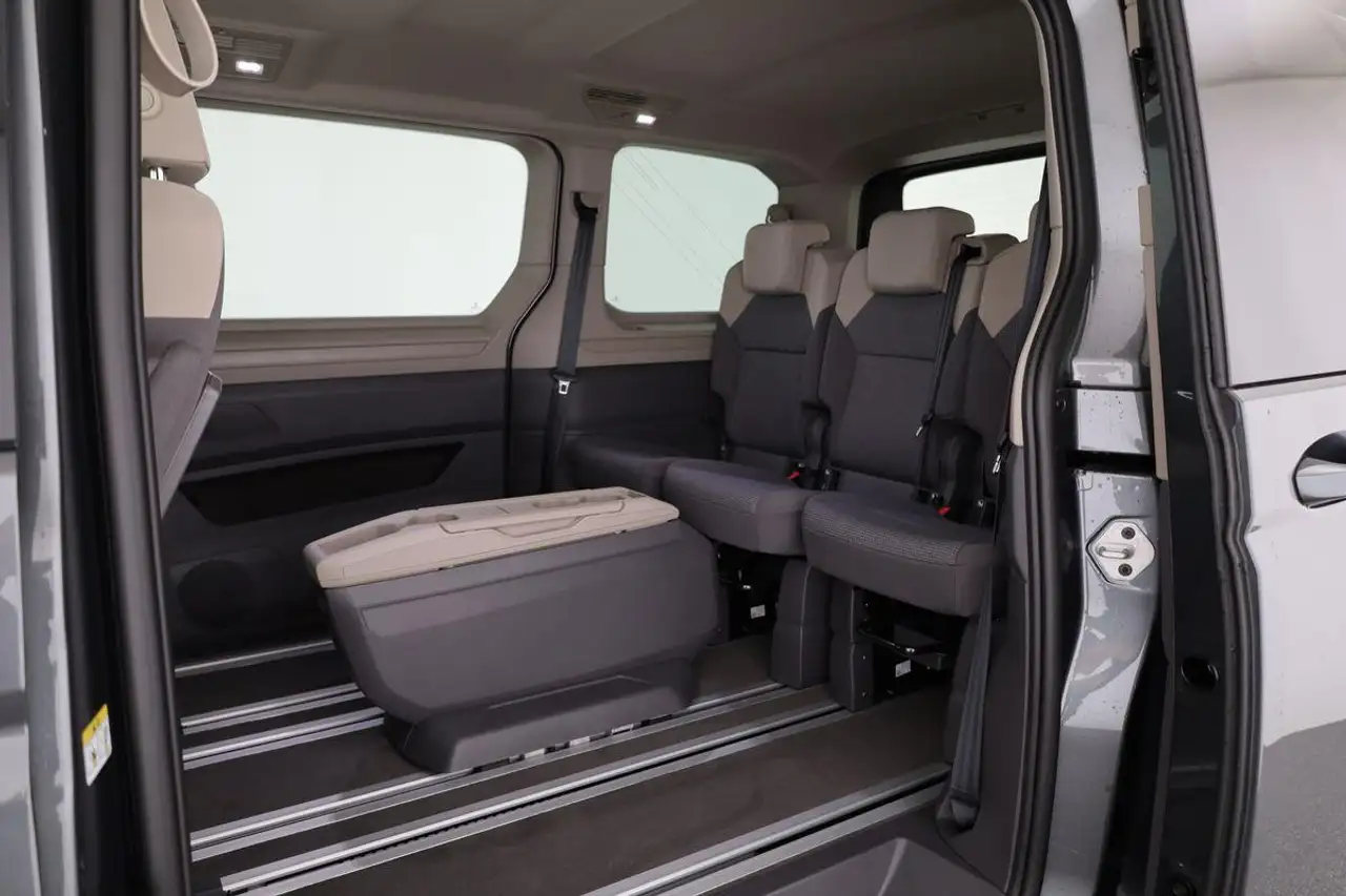 Volkswagen T7 Multivan 12