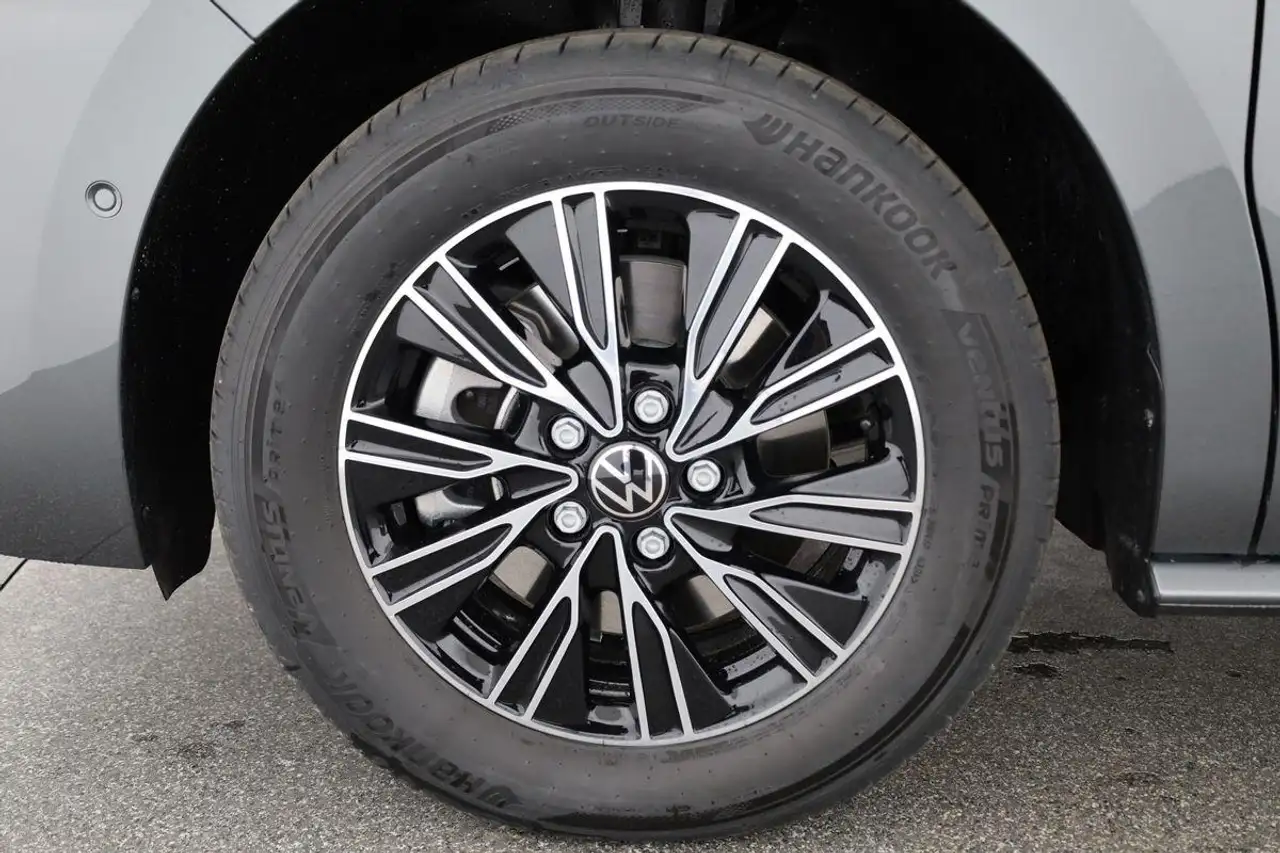 Volkswagen T7 Multivan 16