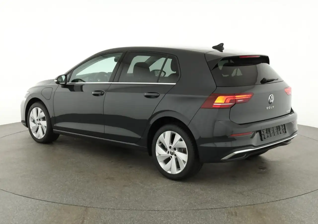 Volkswagen Golf VIII 5