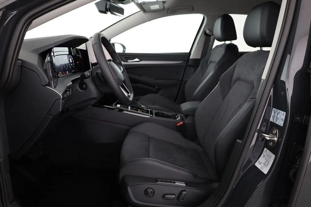 Volkswagen Golf VIII 11