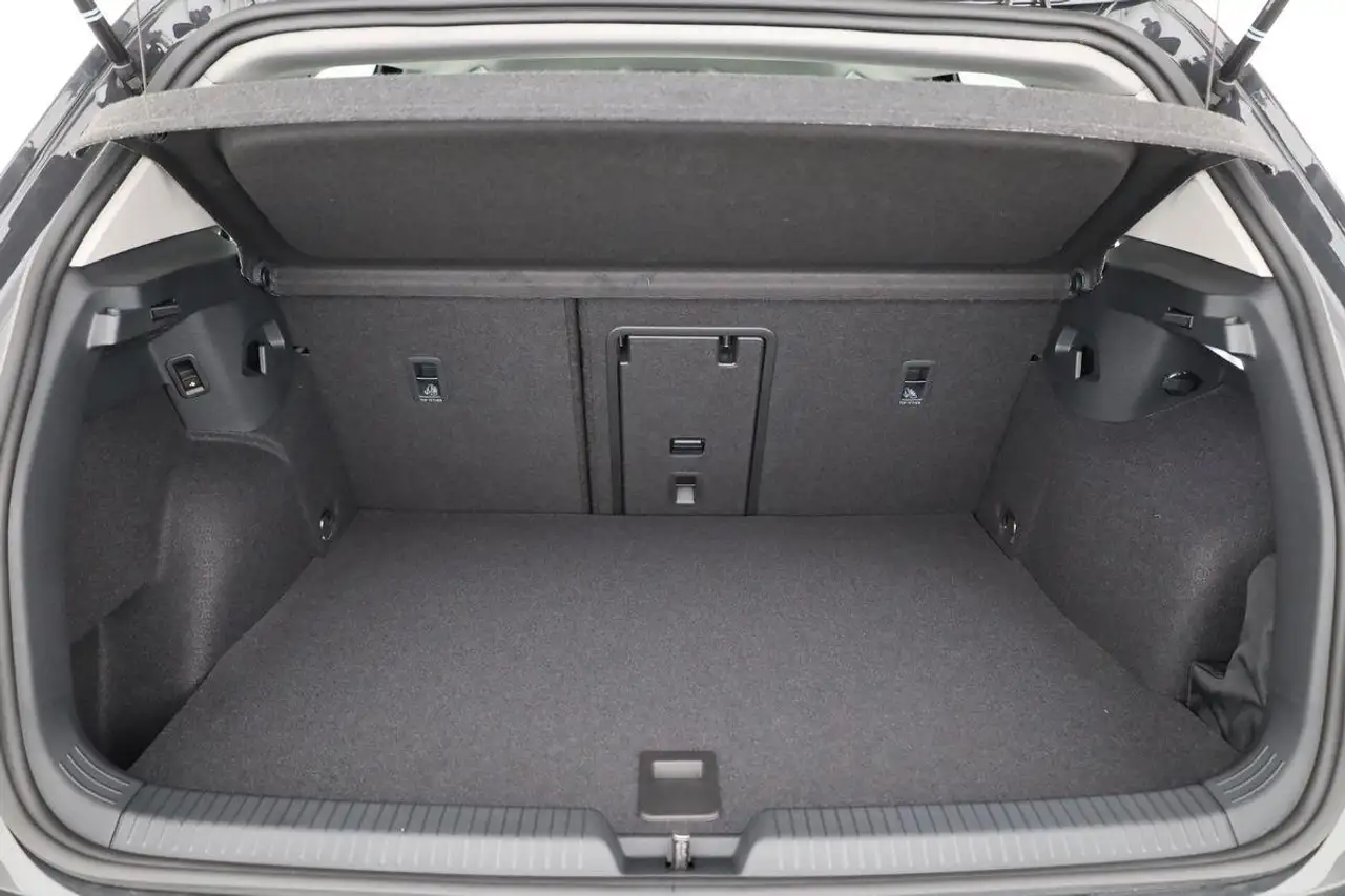 Volkswagen Golf VIII 13