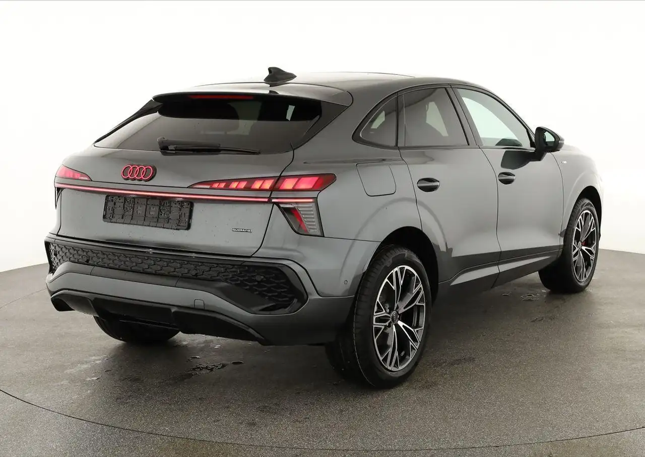 Audi Q3 4