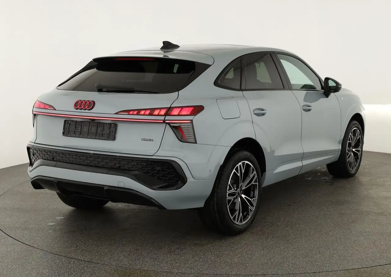 Audi Q3 4