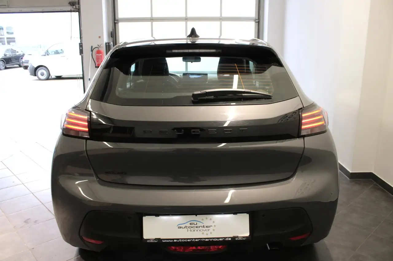 Peugeot 208 5