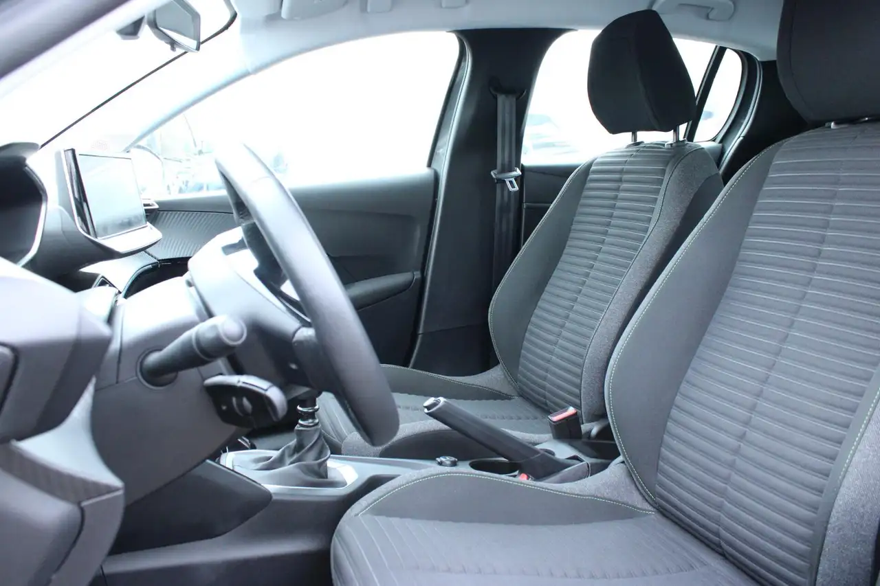 Peugeot 208 6