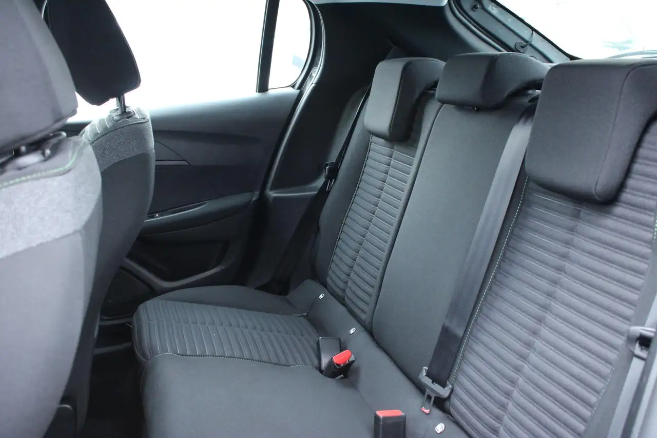 Peugeot 208 7