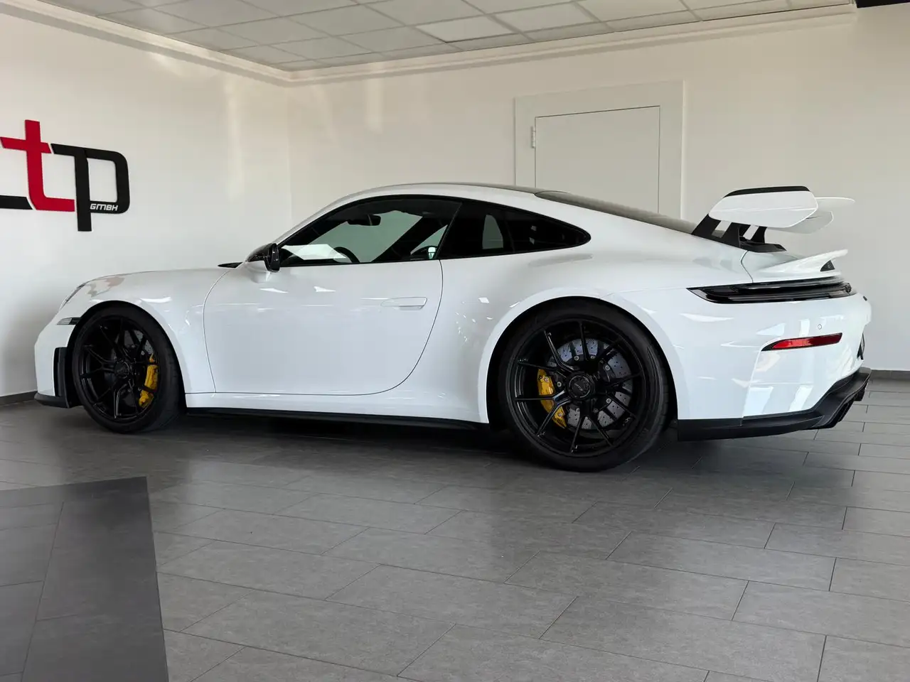 Porsche 992 10