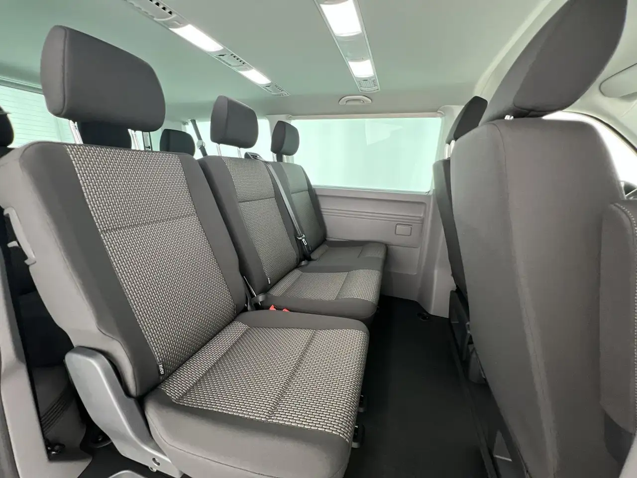 Volkswagen T6.1 8