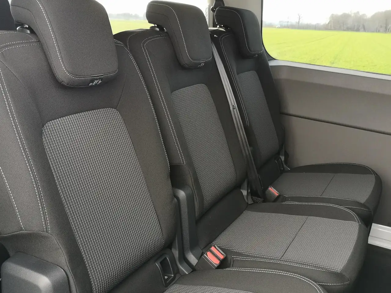 Volkswagen T7 Transporter 8