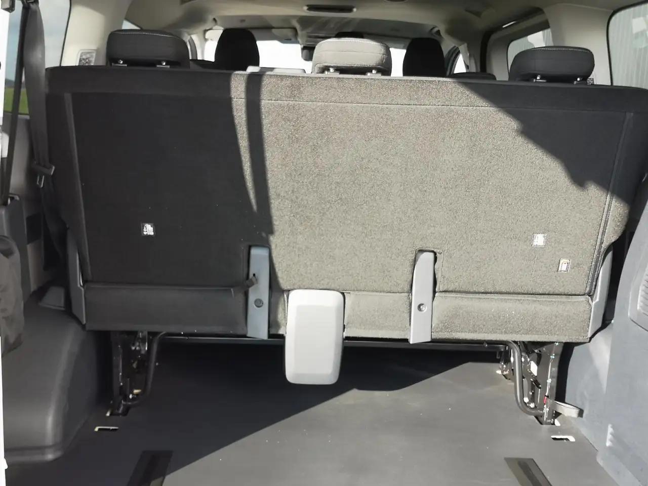 Volkswagen T7 Transporter 9