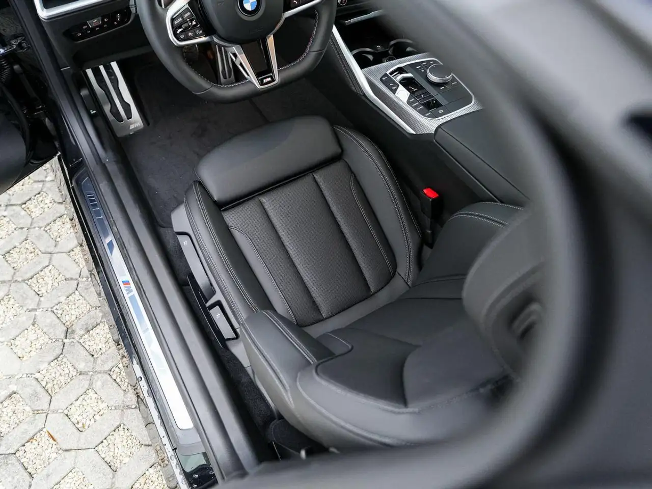 BMW 240 i 10
