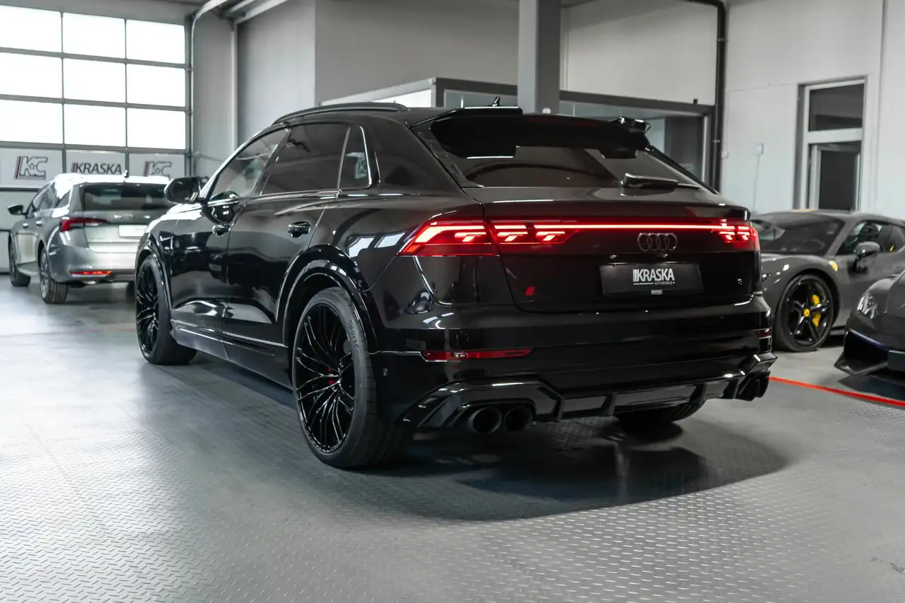 Audi SQ8 12