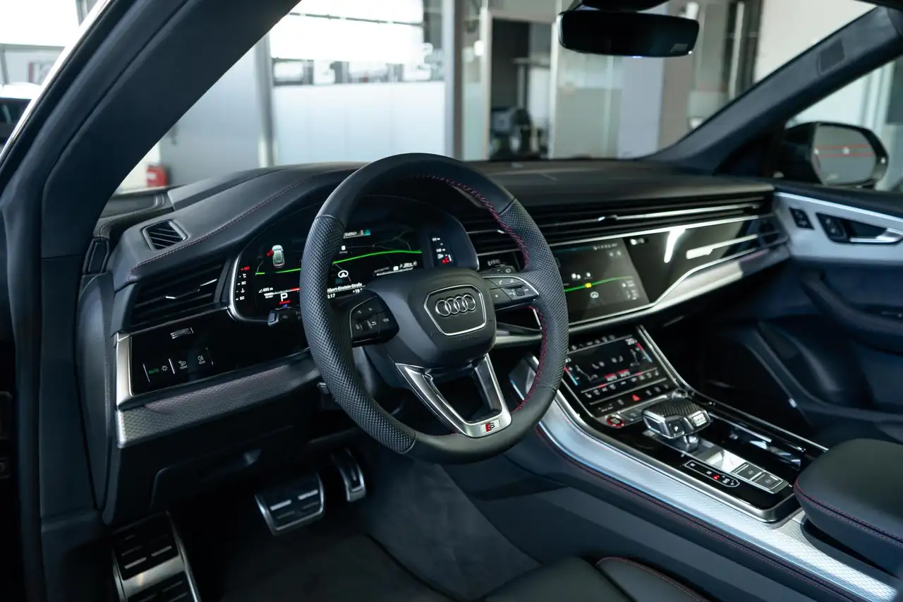 Audi SQ8 14