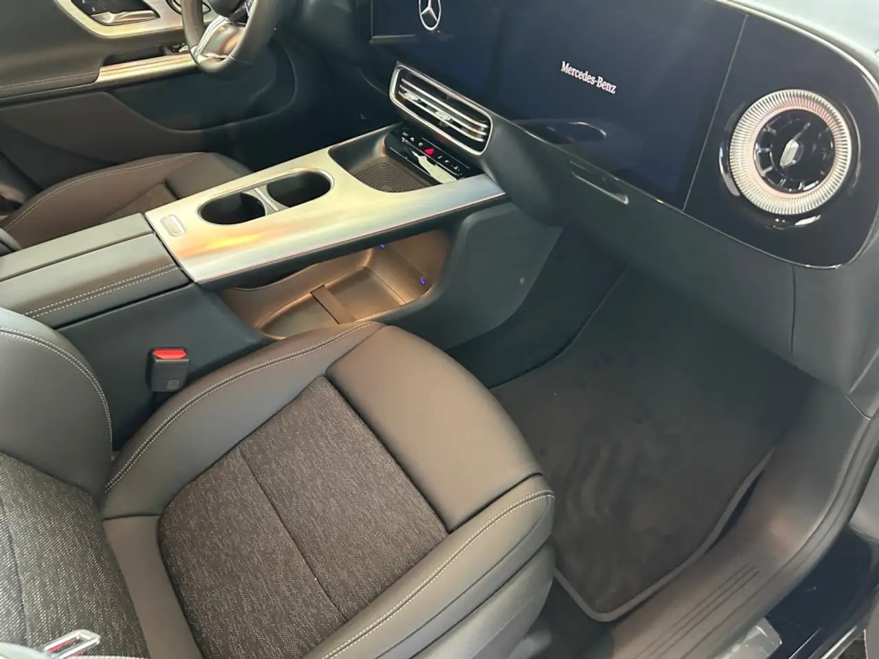 Mercedes-Benz GLB 200 6