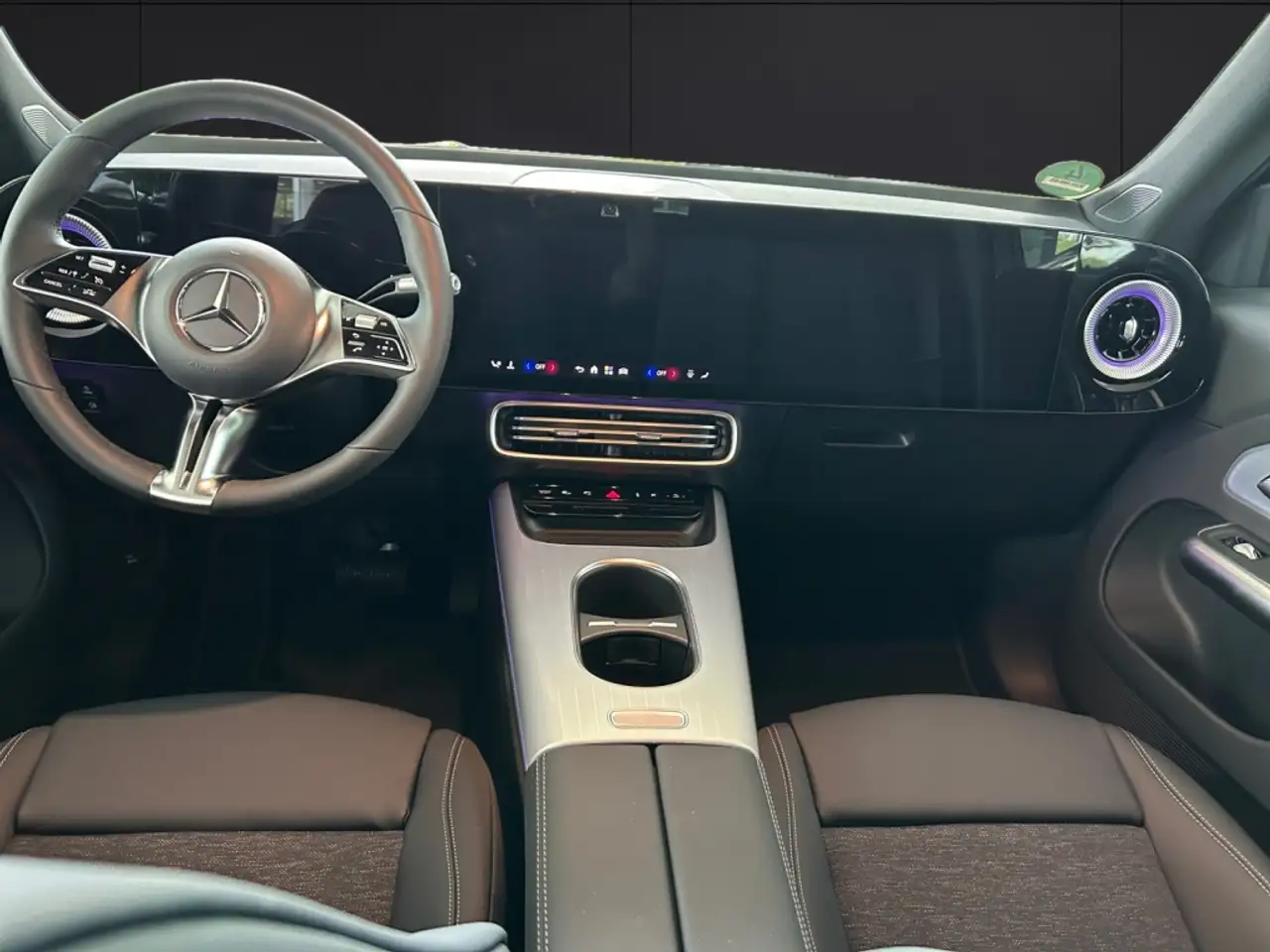 Mercedes-Benz GLB 200 12