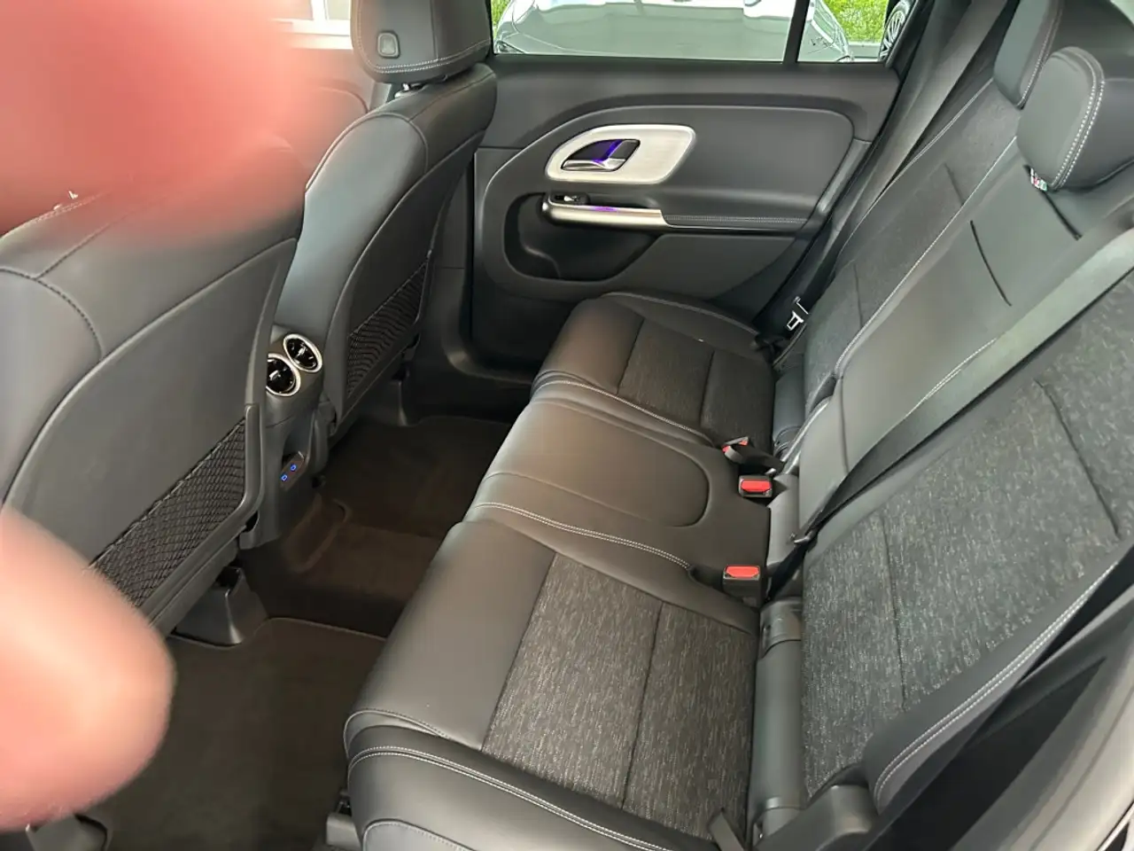 Mercedes-Benz GLB 200 13