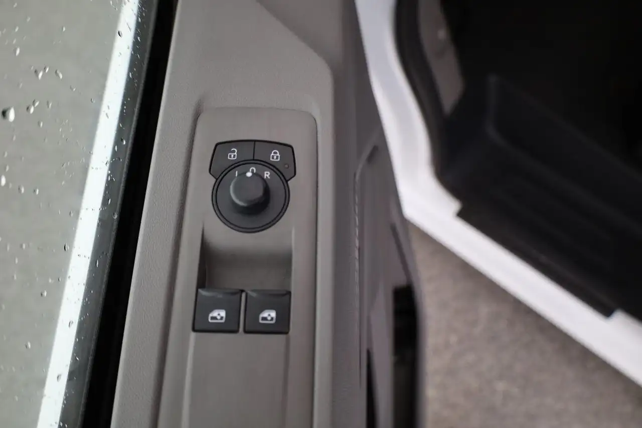 Volkswagen T7 Transporter 10