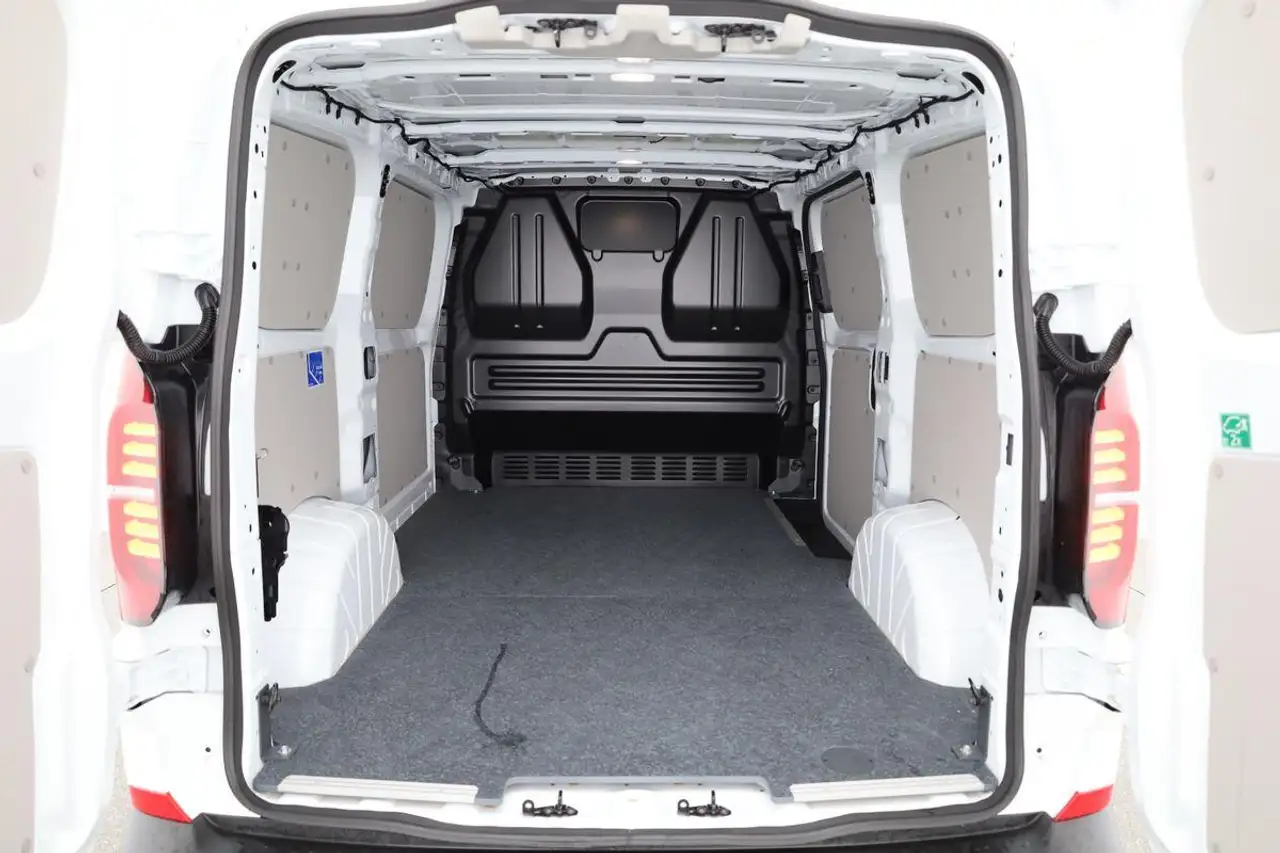 Volkswagen T7 Transporter 13
