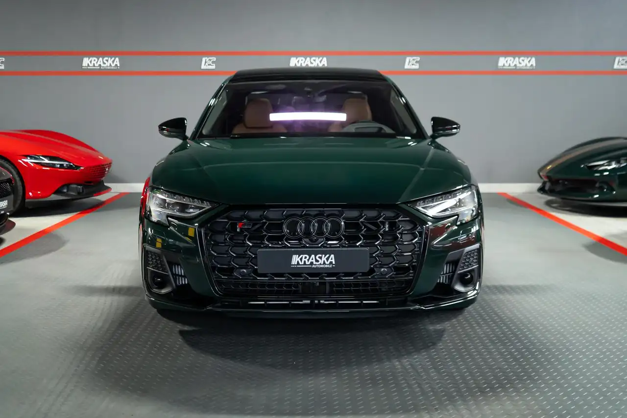 Audi S8 4