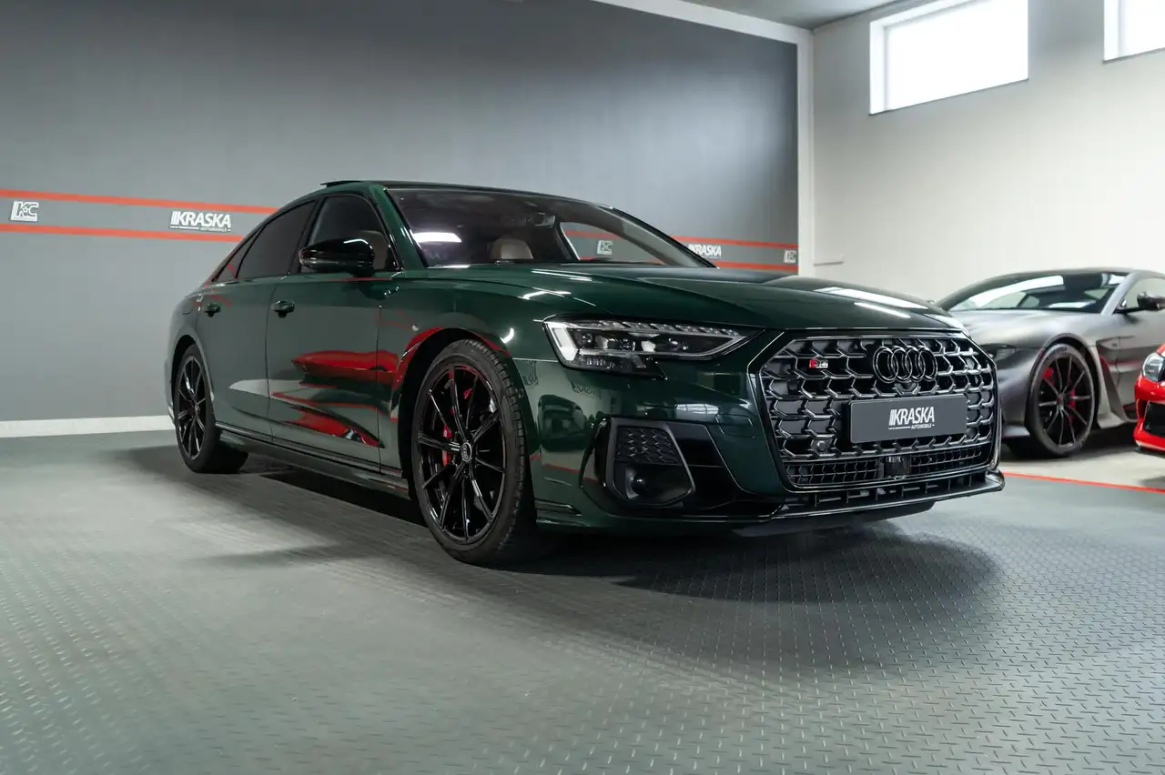 Audi S8 6