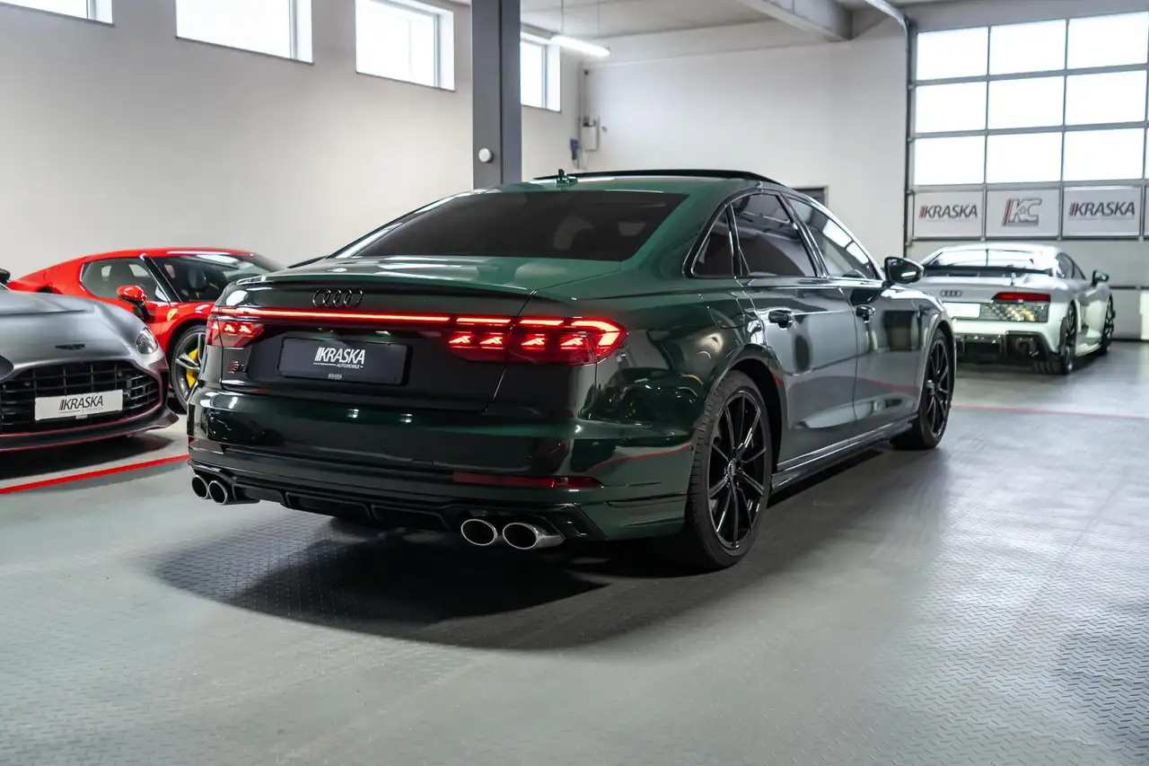 Audi S8 7
