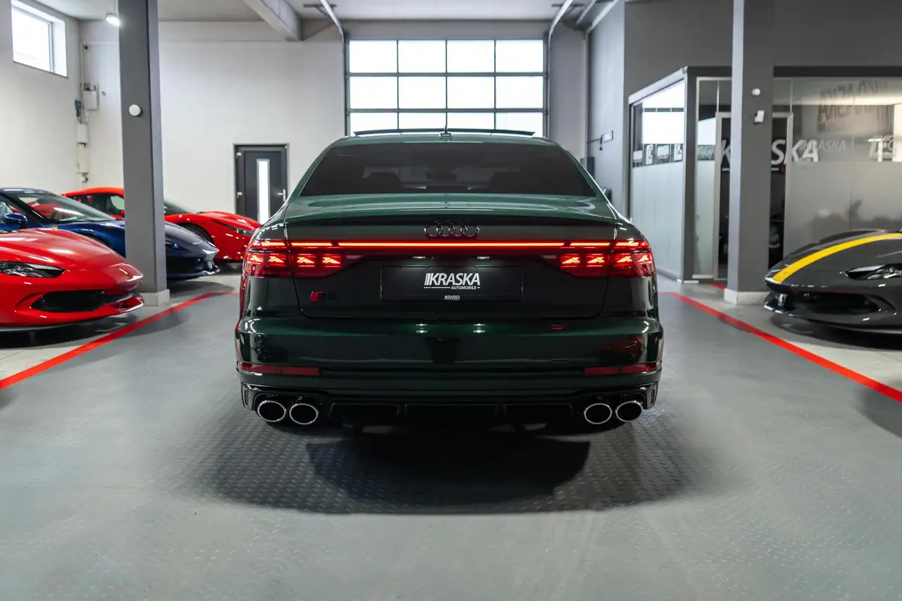 Audi S8 8
