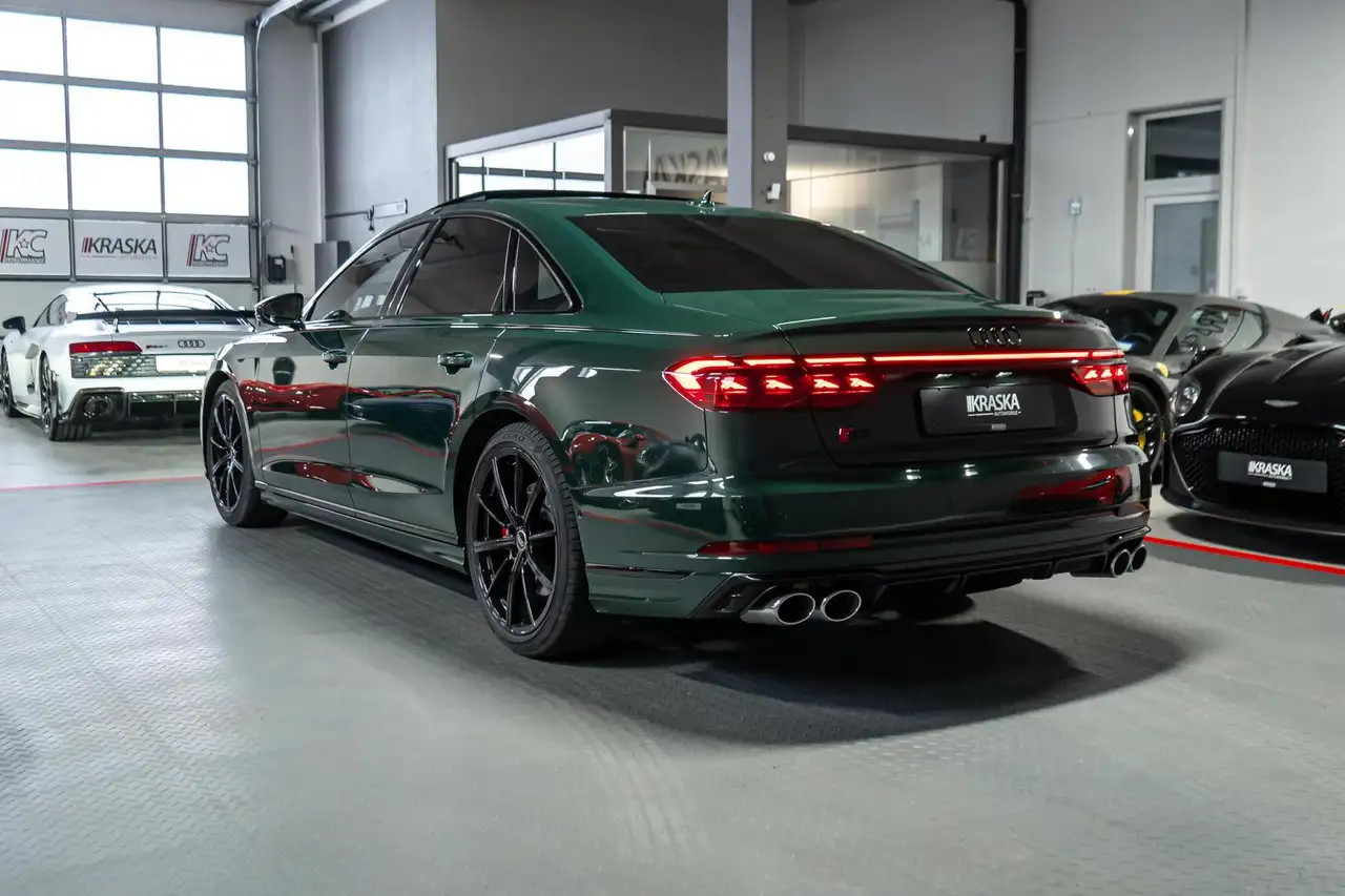 Audi S8 12