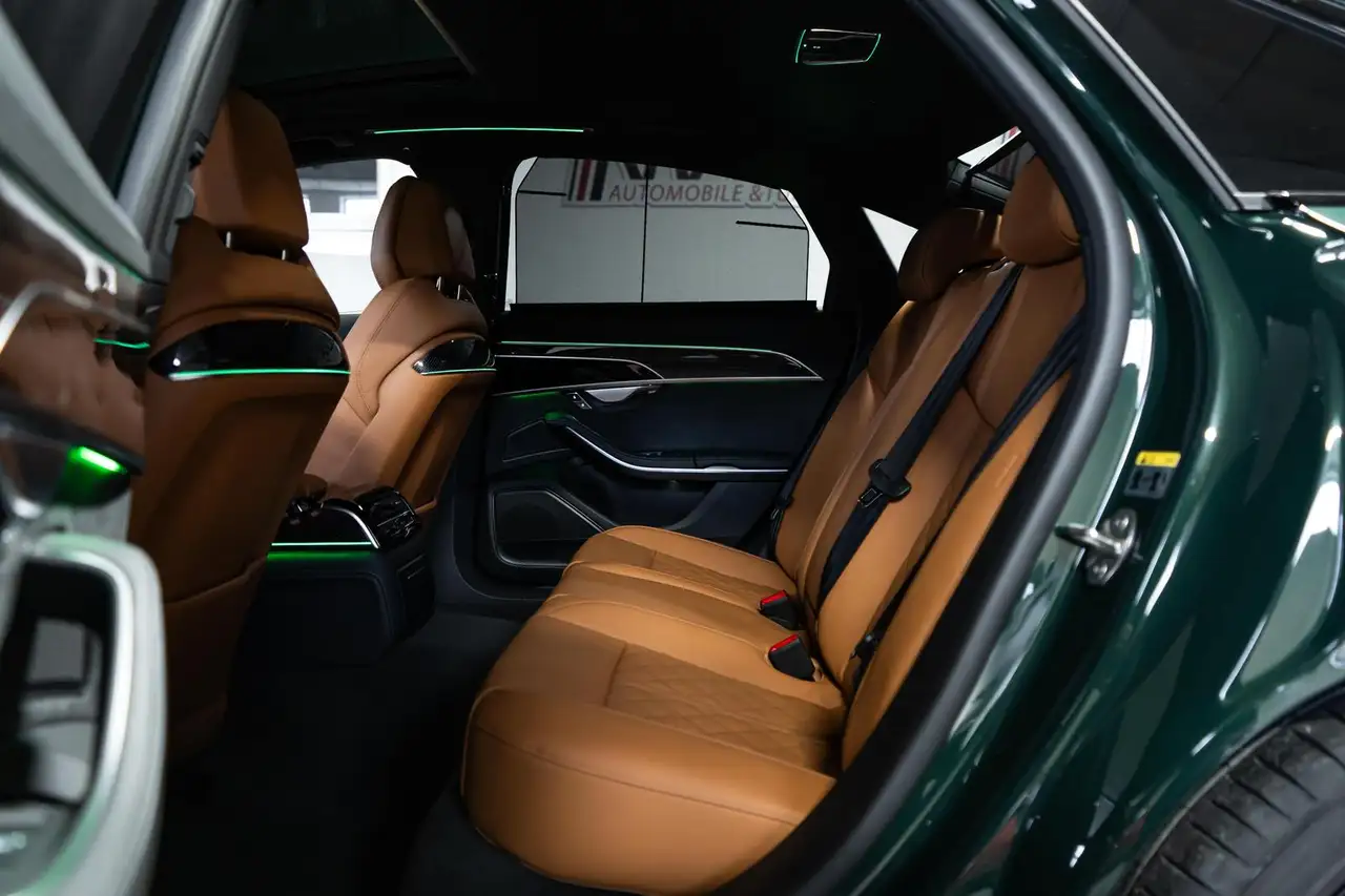 Audi S8 16
