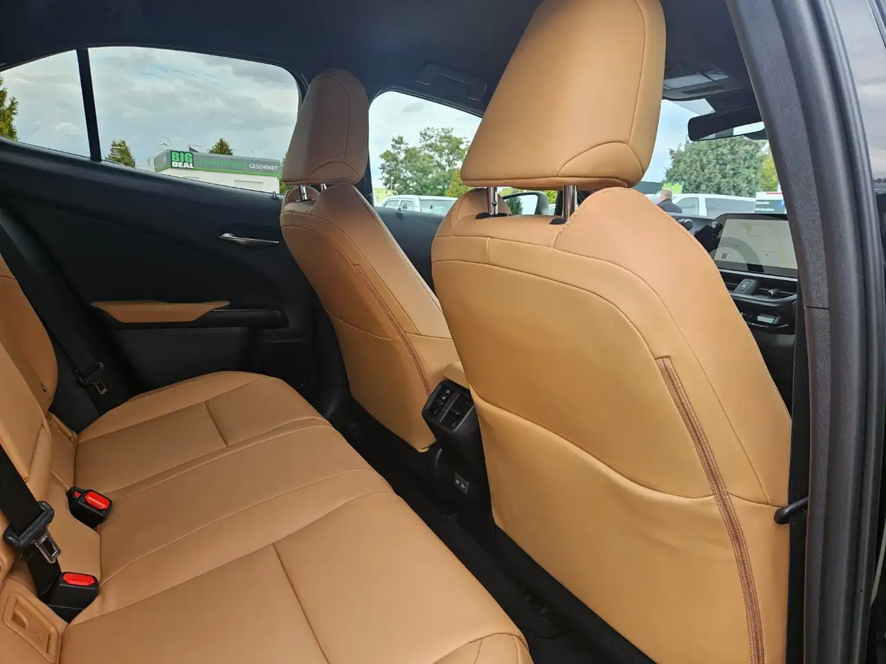 Lexus UX 14
