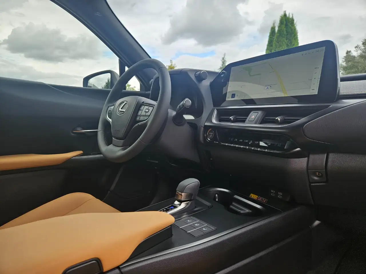 Lexus UX 16