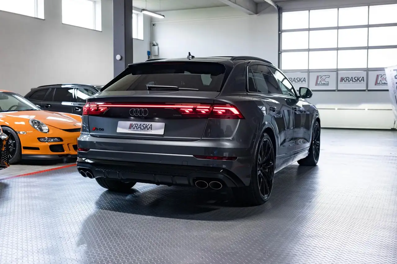Audi SQ8 8