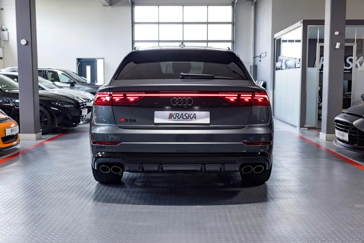 Audi SQ8 10
