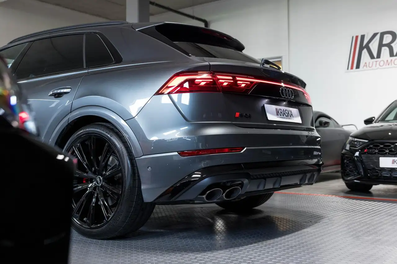 Audi SQ8 12