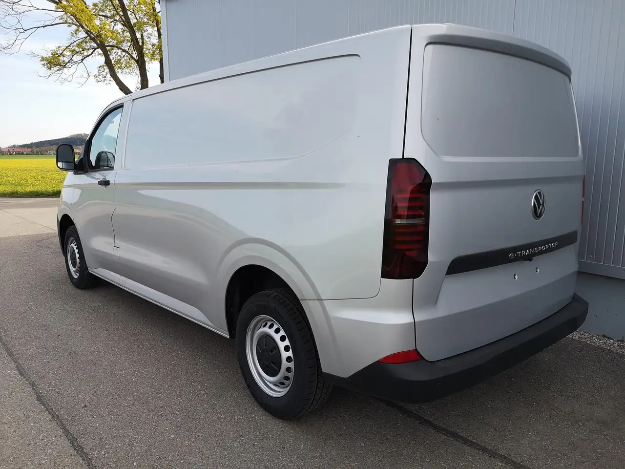 Volkswagen T7 Transporter 2