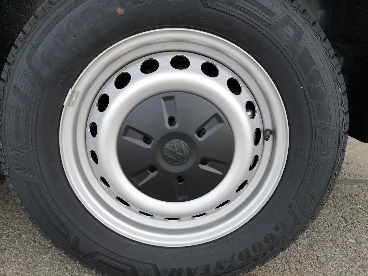 Volkswagen T7 Transporter 3