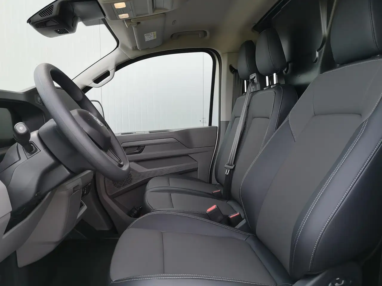 Volkswagen T7 Transporter 6