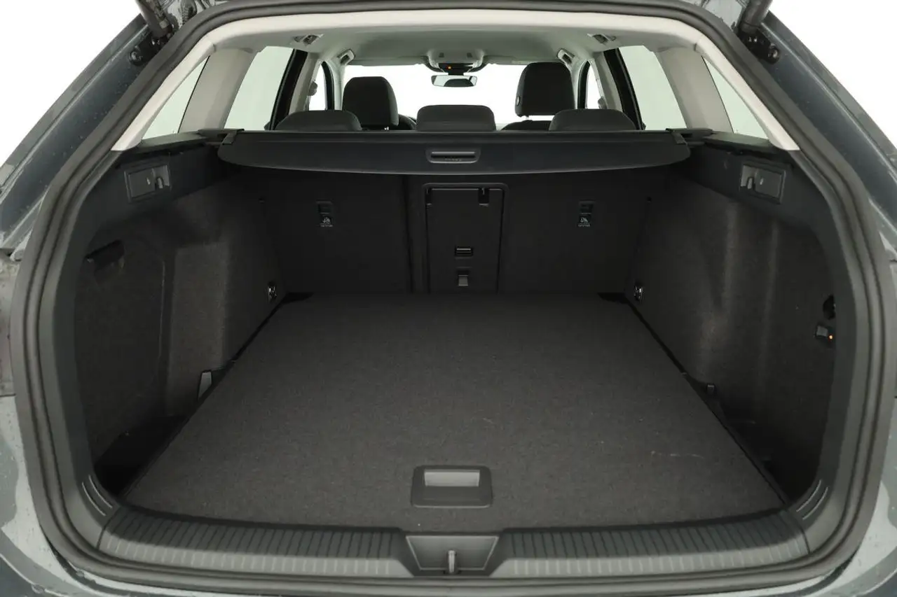 Volkswagen Golf VIII 13