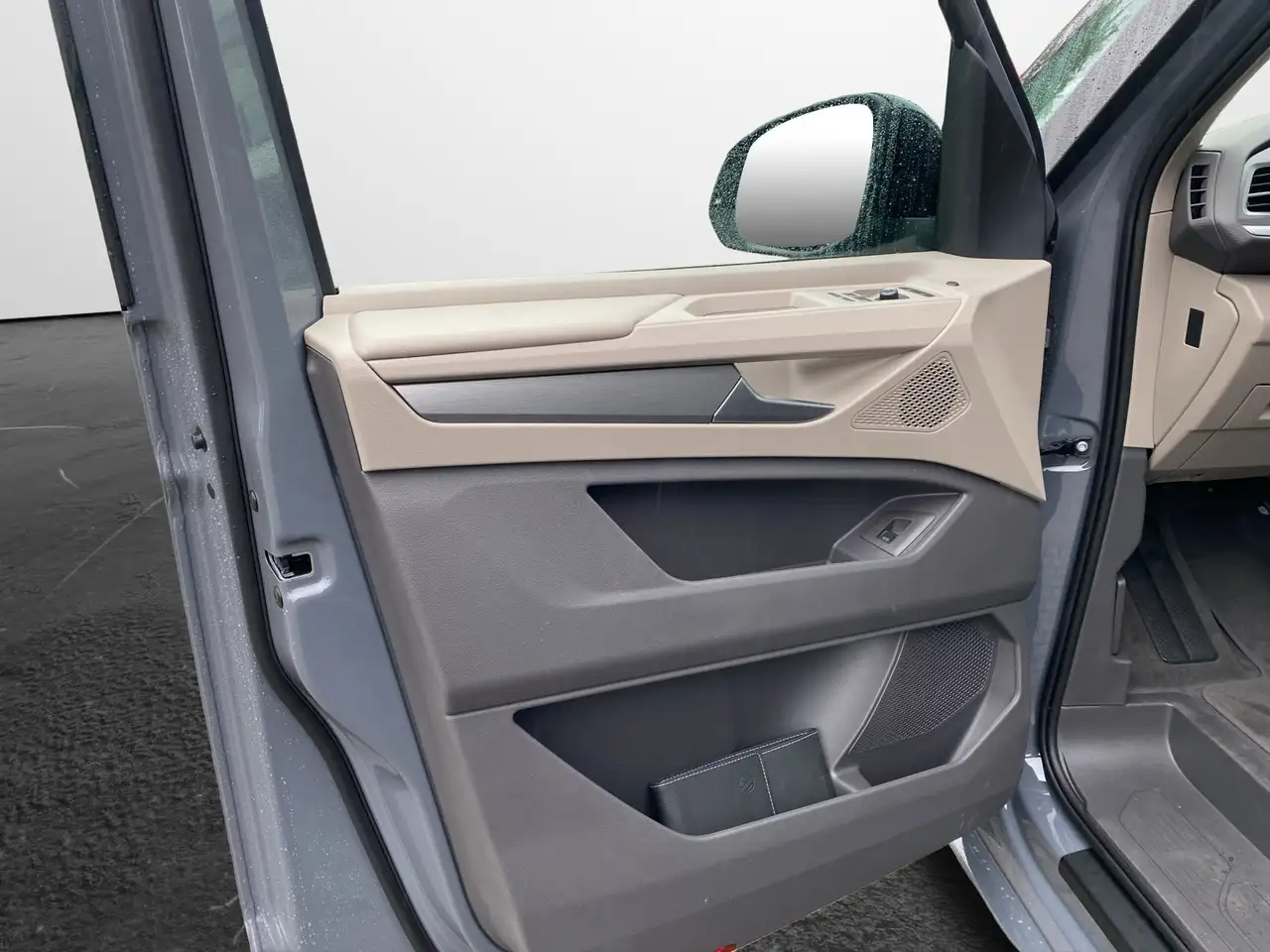 Volkswagen T7 Multivan 7