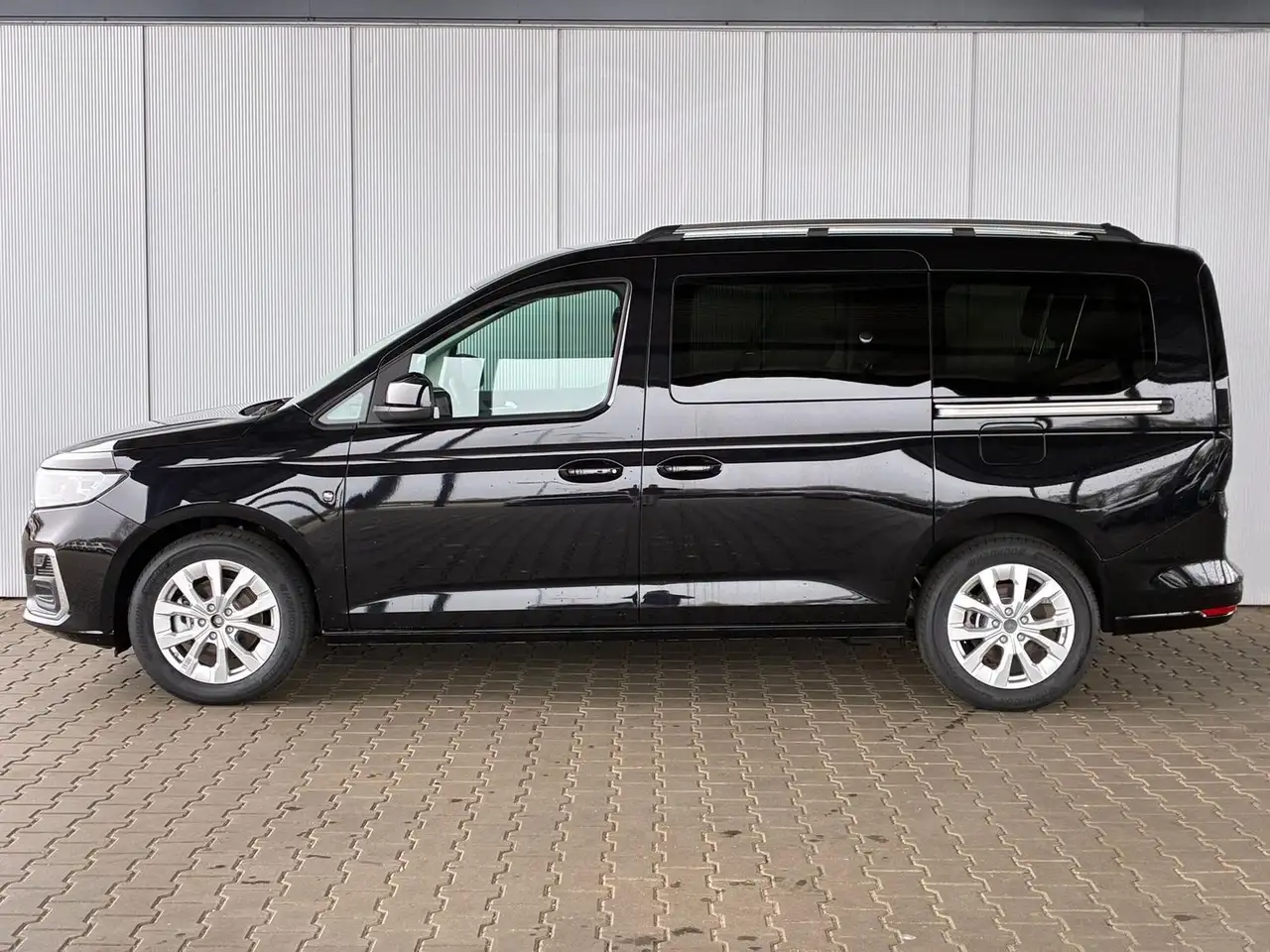 Ford Grand 2