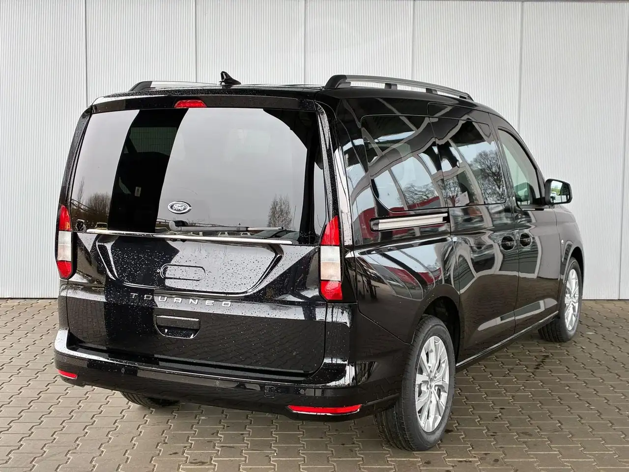 Ford Grand 3