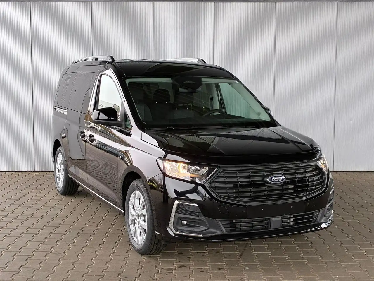 Ford Grand 4