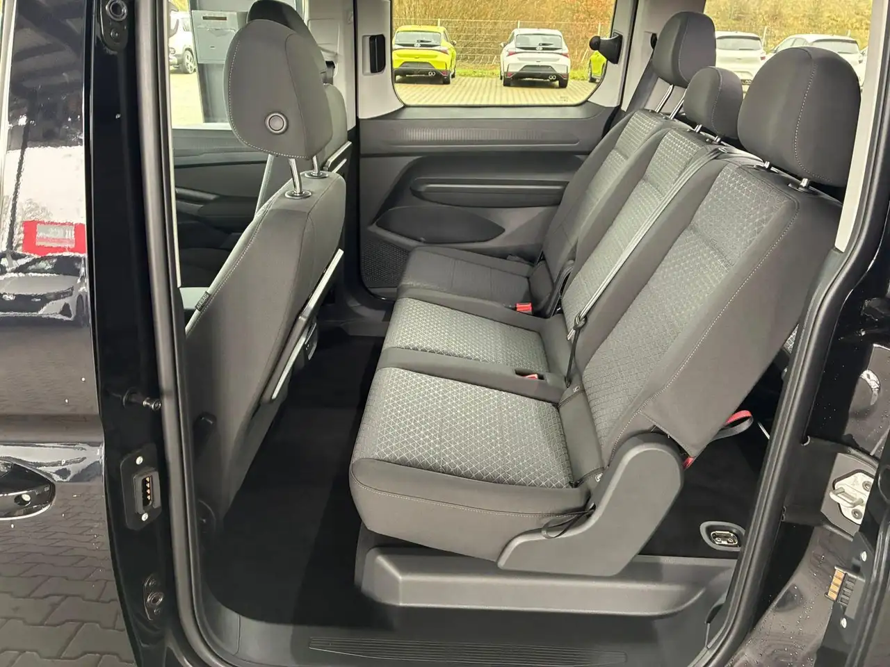 Ford Grand 6