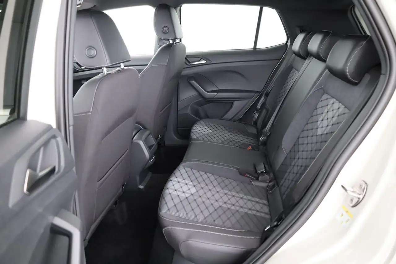 Volkswagen T-Cross 12