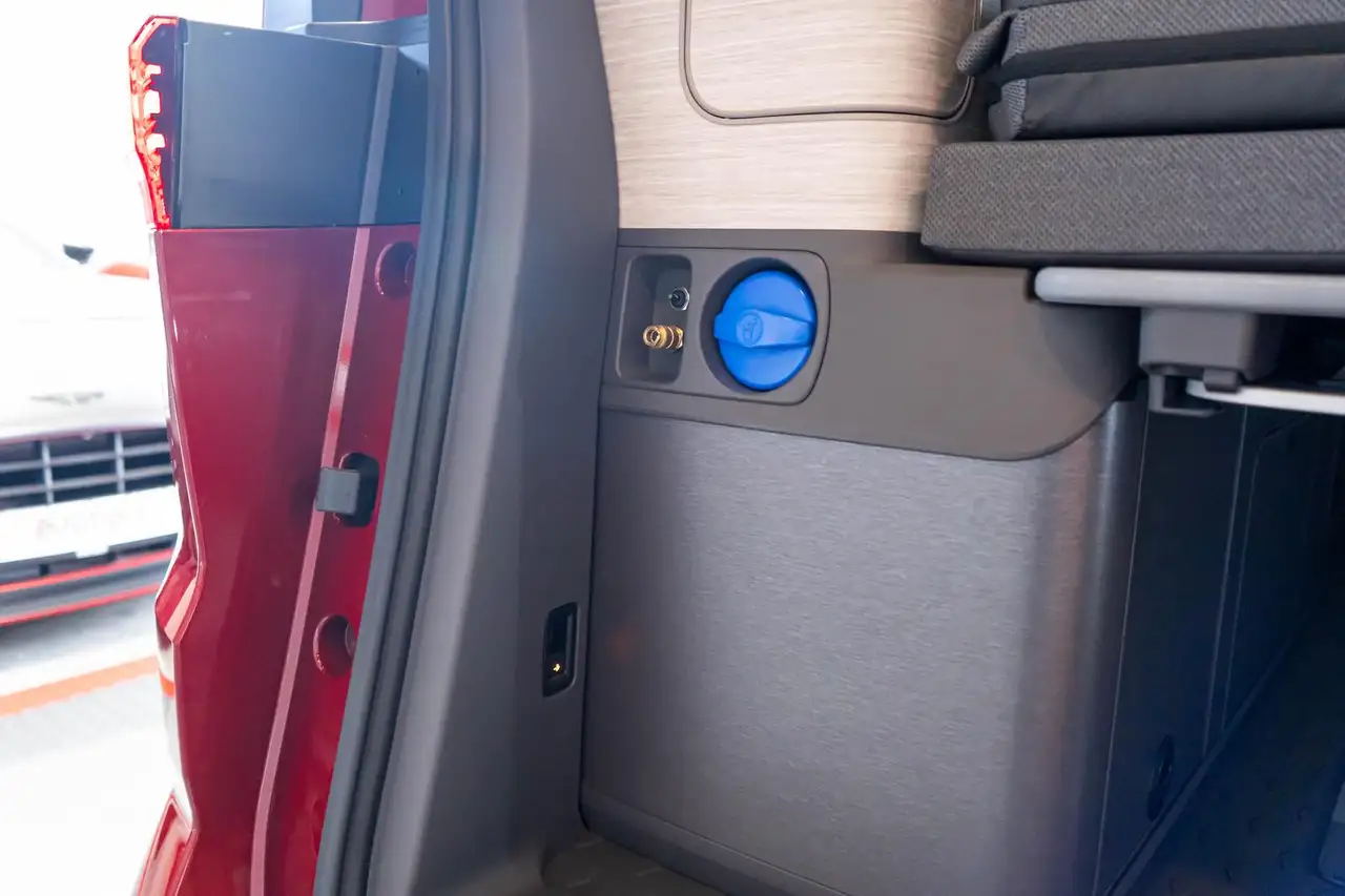 Volkswagen T7 California 13