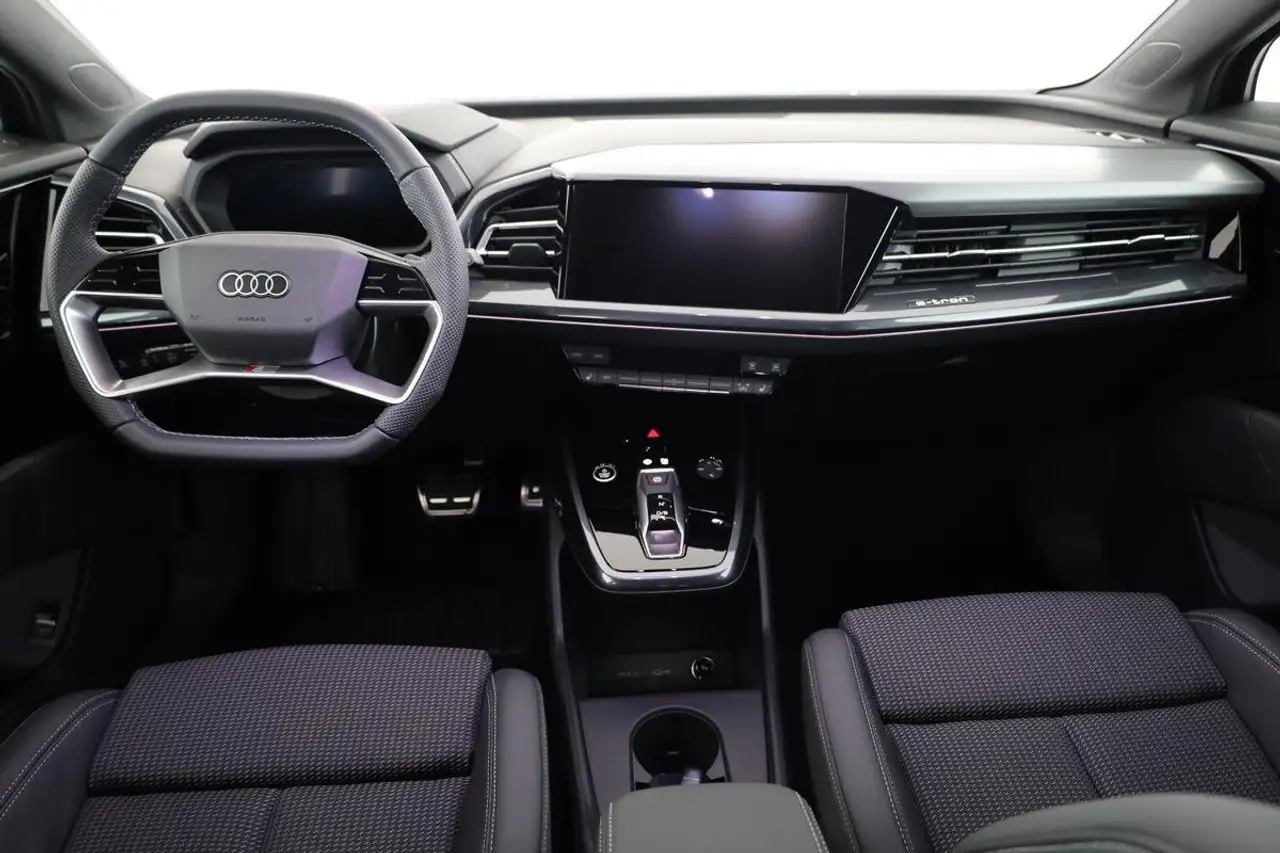Audi Q4 7