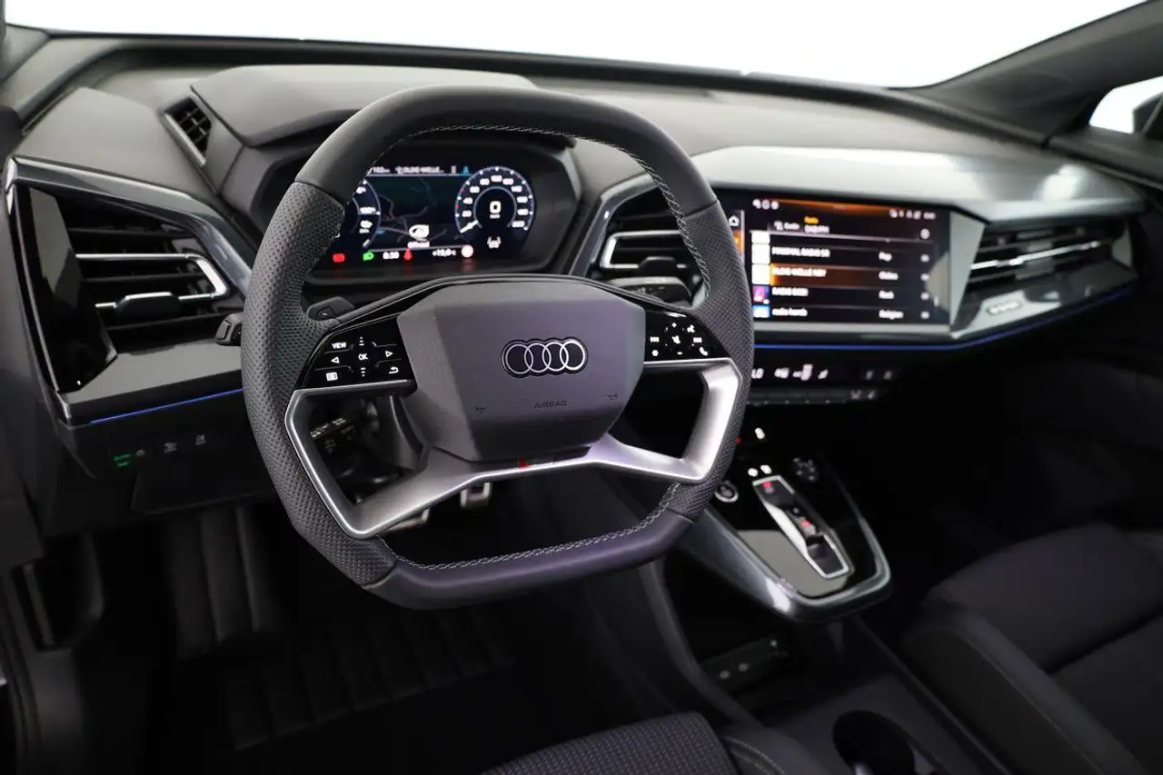 Audi Q4 8