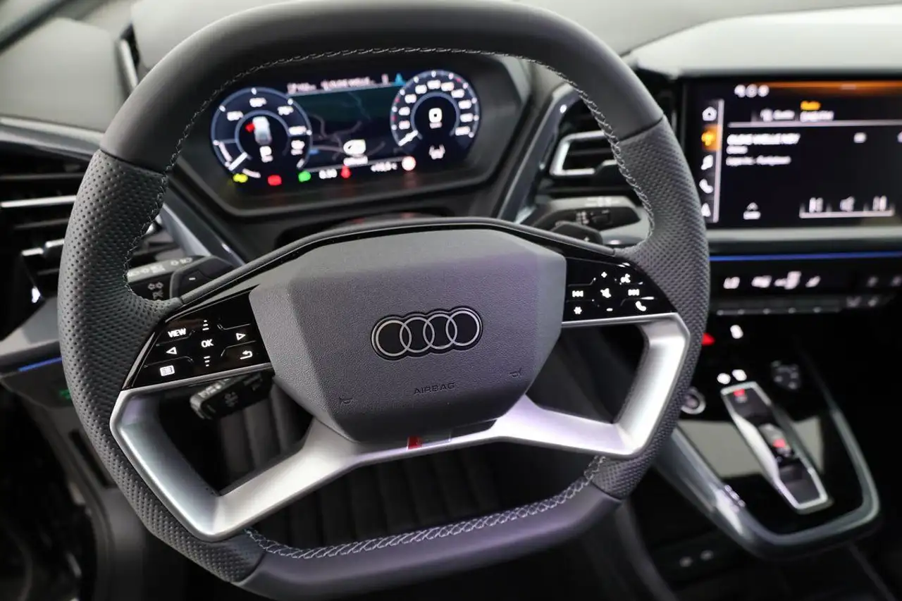 Audi Q4 9