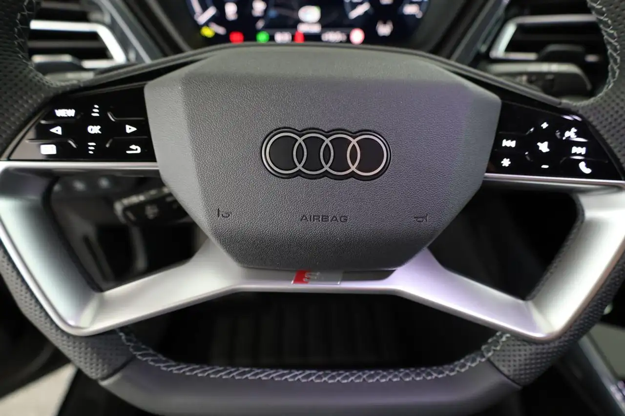 Audi Q4 10
