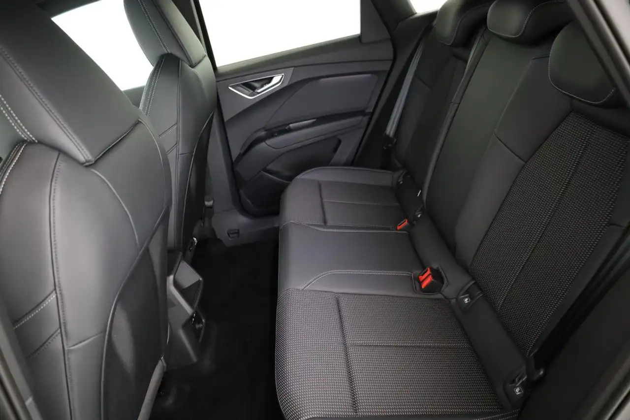 Audi Q4 15