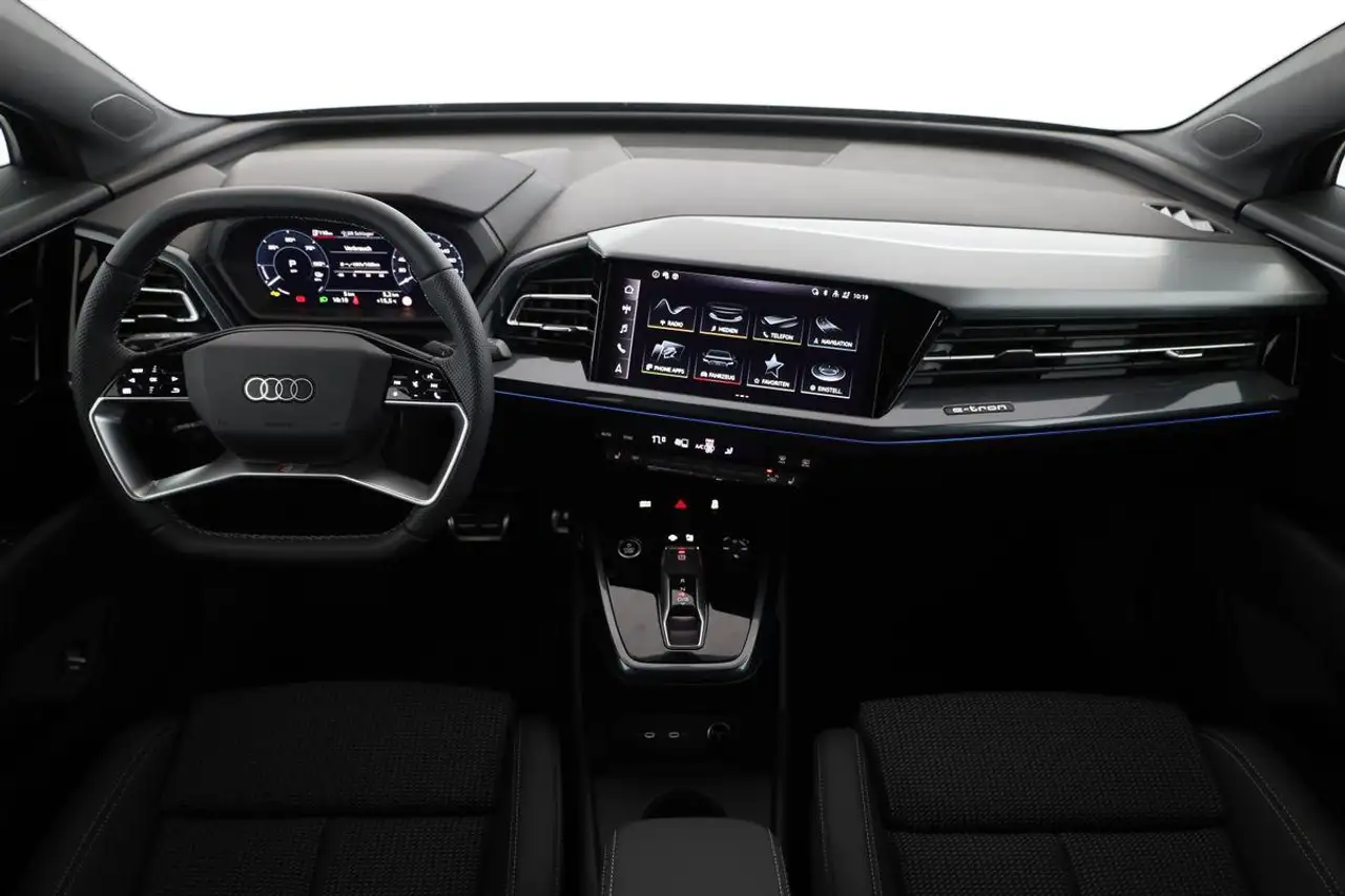Audi Q4 6